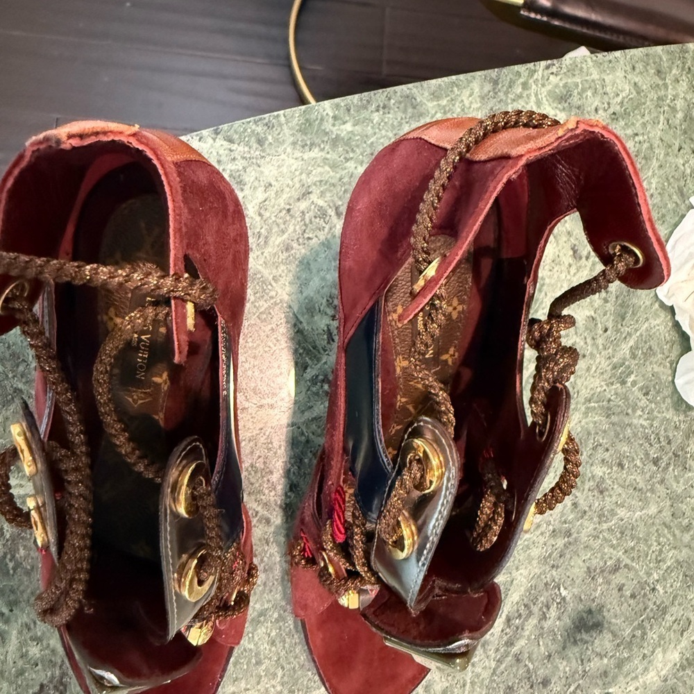 Louis Vuitton Spicy Runway 2009 Burgundy Suede Embellished Platform Heels | Rare - Picture 10 of 17